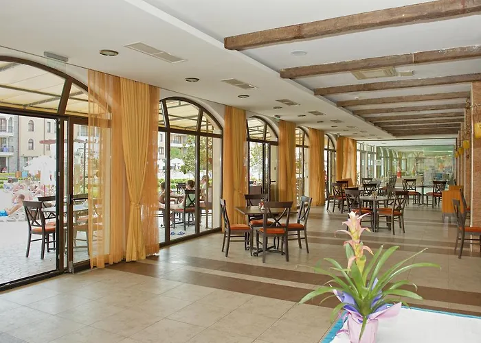 Royal Sun 3* סאני ביץ'